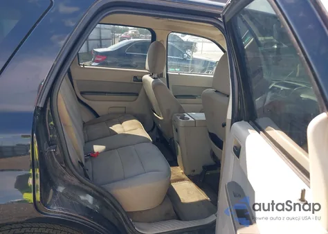 2010 Ford Escape Xlt from USA, damaged, VIN 1FMCU0D72AKB42814